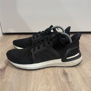 Men’s adidas ultra boost 19 size 9 black white